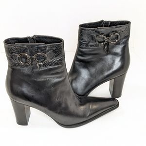 Leather ankle boots by Via spiga